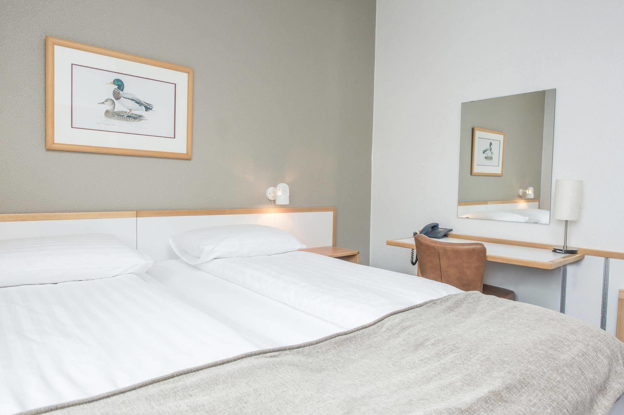 Hotel Nordurland By Keahotels Akureyri Bagian luar foto
