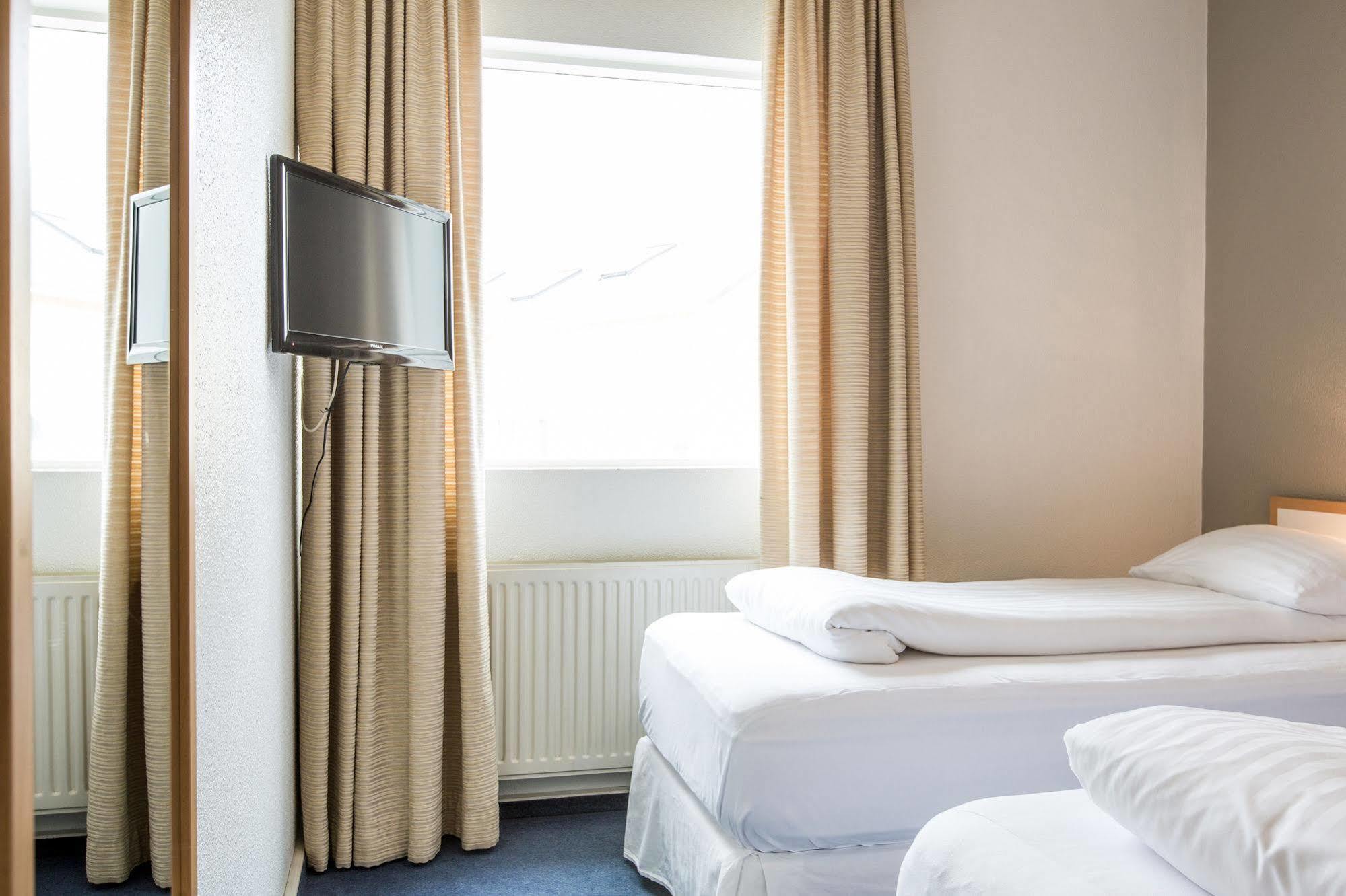 Hotel Nordurland By Keahotels Akureyri Bagian luar foto